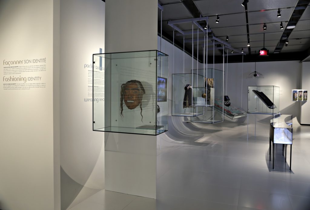 Porter l'identité, exposition permanente de la collection Les Premiers Peuples au Musée McCord